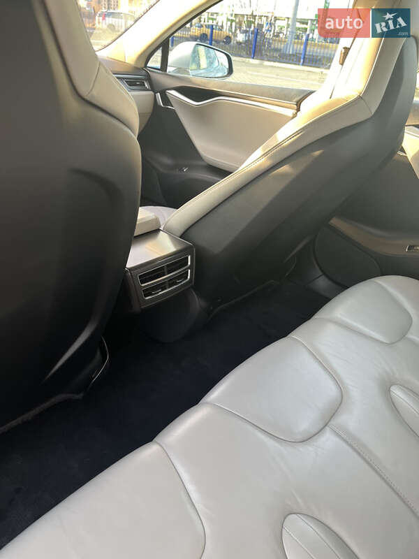 Лифтбек Tesla Model S 2013 в Ковеле