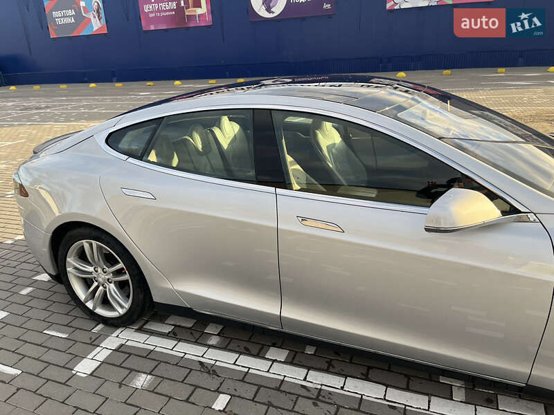 Лифтбек Tesla Model S 2013 в Ковеле