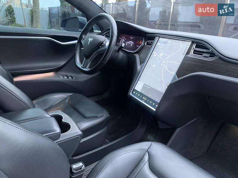 Лифтбек Tesla Model S 2015 в Киеве