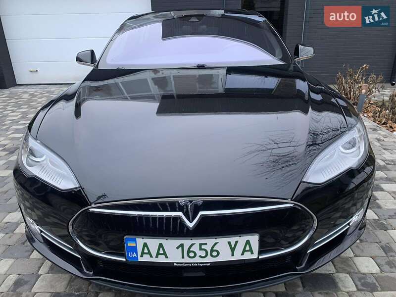 Лифтбек Tesla Model S 2015 в Киеве