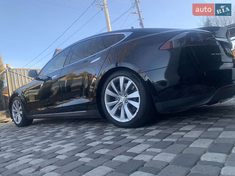 Лифтбек Tesla Model S 2015 в Киеве