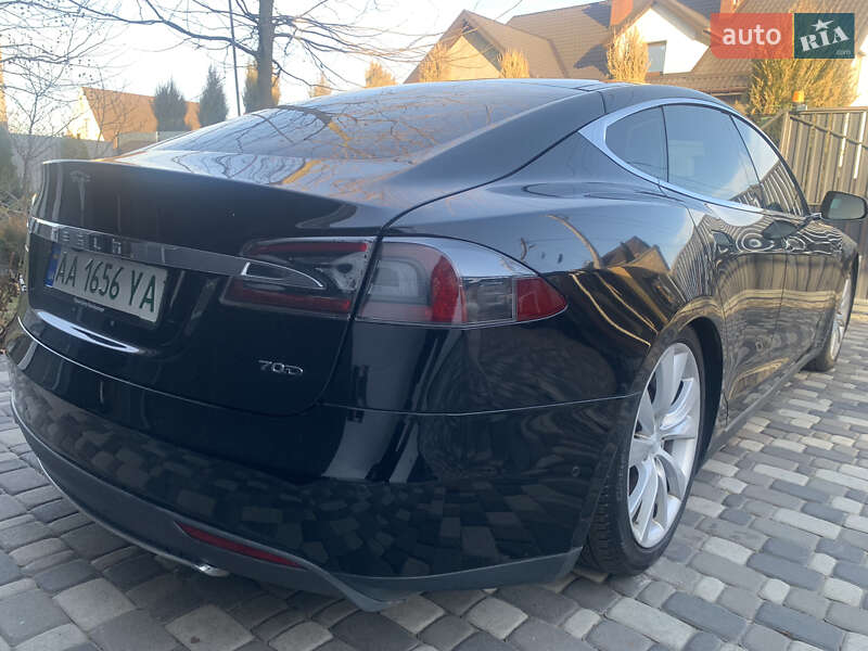 Лифтбек Tesla Model S 2015 в Киеве