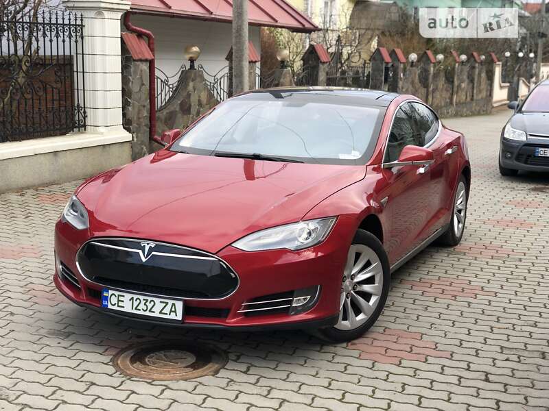 Ліфтбек Tesla Model S 2013 в Чернівцях