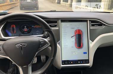 Ліфтбек Tesla Model S 2013 в Чернівцях