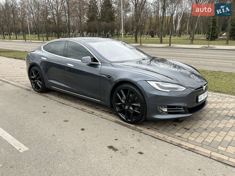 Tesla Model S 2018