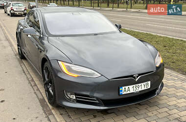 Лифтбек Tesla Model S 2018 в Киеве