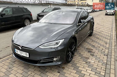 Лифтбек Tesla Model S 2018 в Киеве