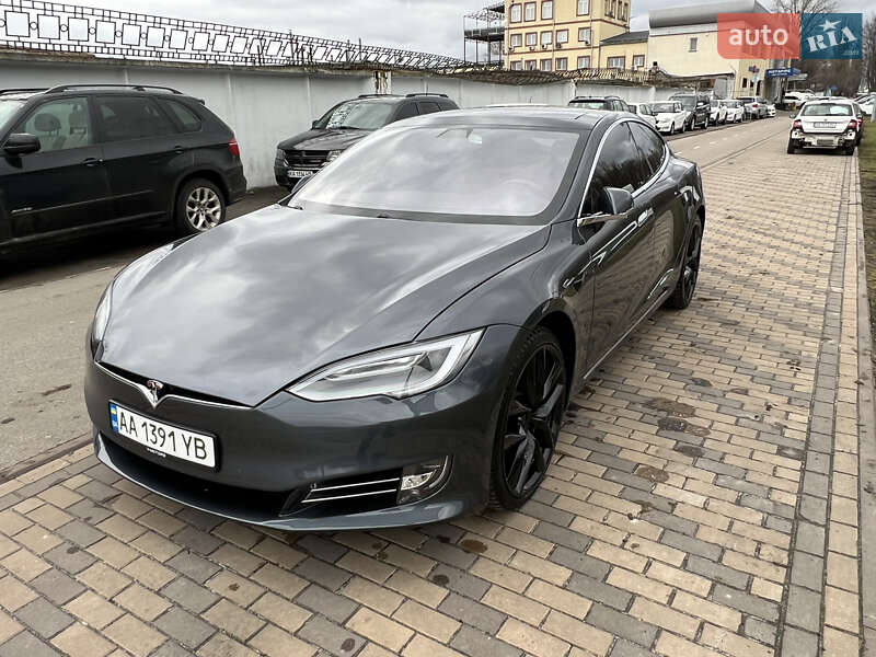 Лифтбек Tesla Model S 2018 в Киеве