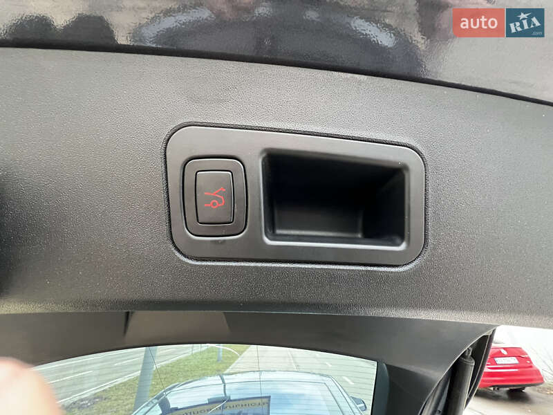 Лифтбек Tesla Model S 2018 в Киеве