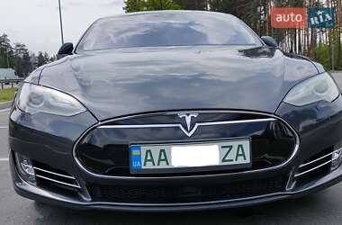 Лифтбек Tesla Model S 2015 в Киеве