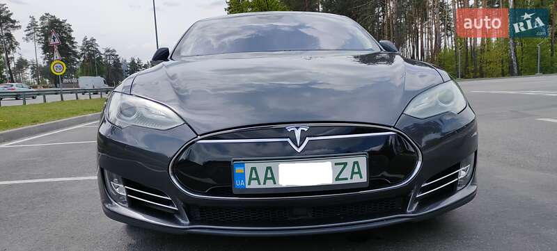 Ліфтбек Tesla Model S 2015 в Києві