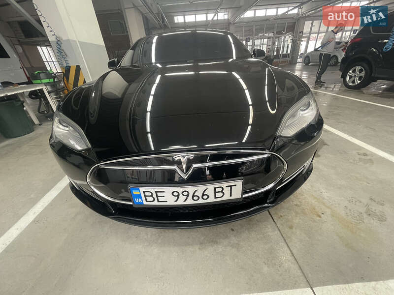 Лифтбек Tesla Model S 2014 в Николаеве