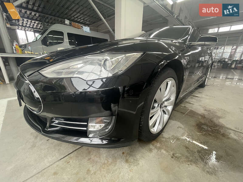 Лифтбек Tesla Model S 2014 в Николаеве