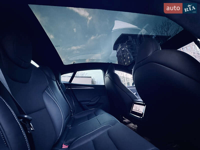 Лифтбек Tesla Model S 2021 в Киеве