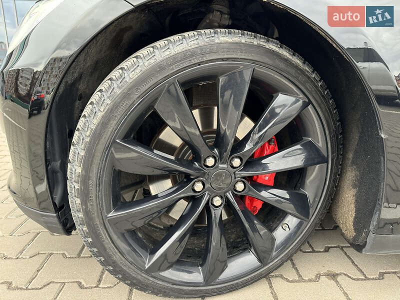 Ліфтбек Tesla Model S 2014 в Києві