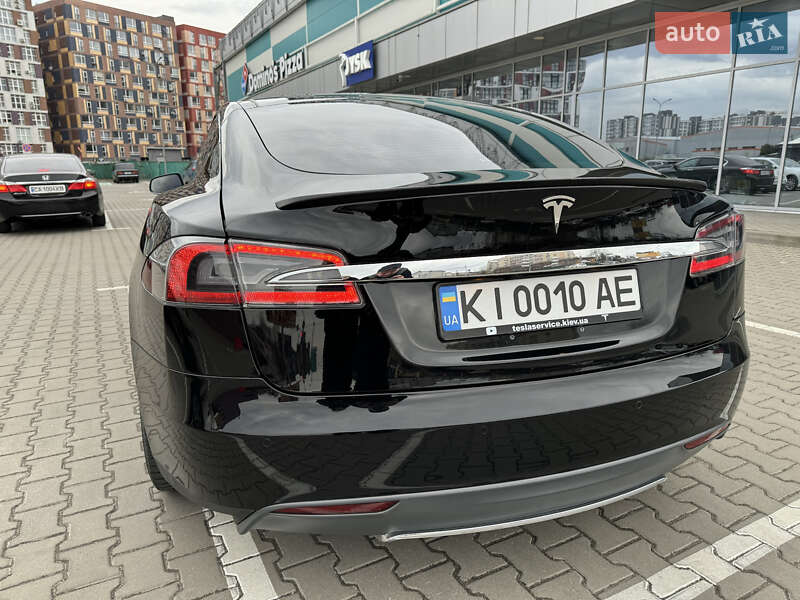 Ліфтбек Tesla Model S 2014 в Києві