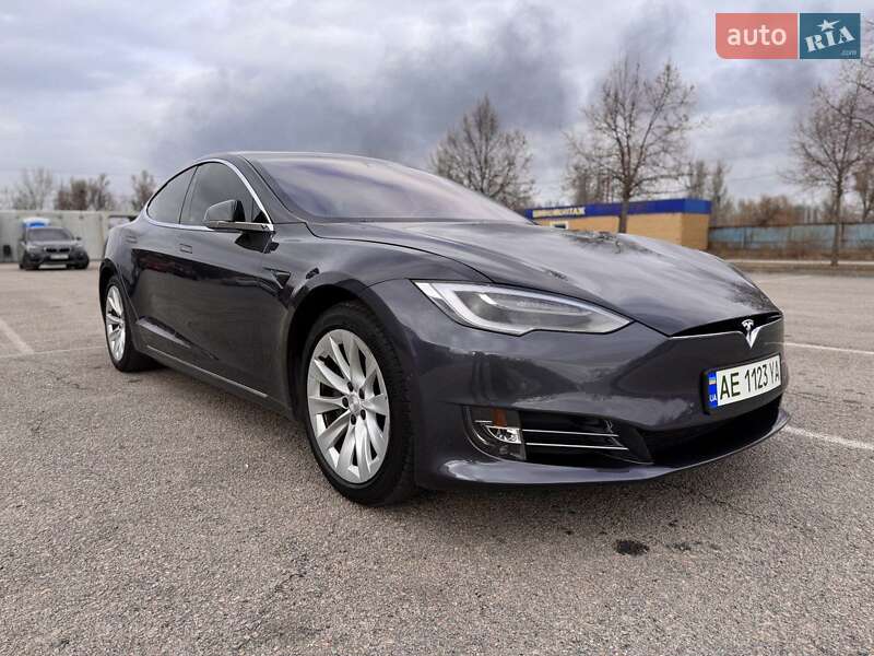 Лифтбек Tesla Model S 2018 в Днепре