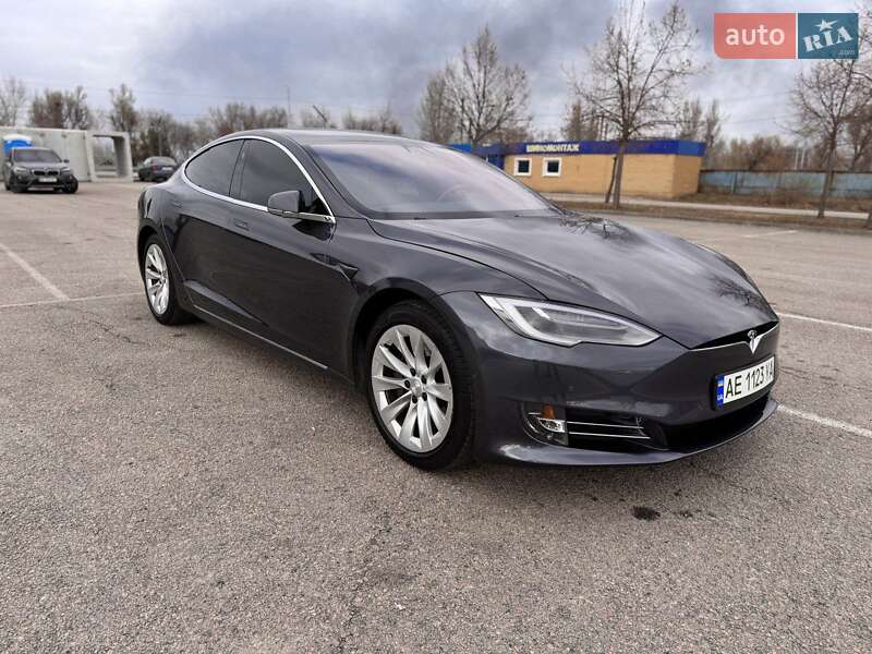 Лифтбек Tesla Model S 2018 в Днепре