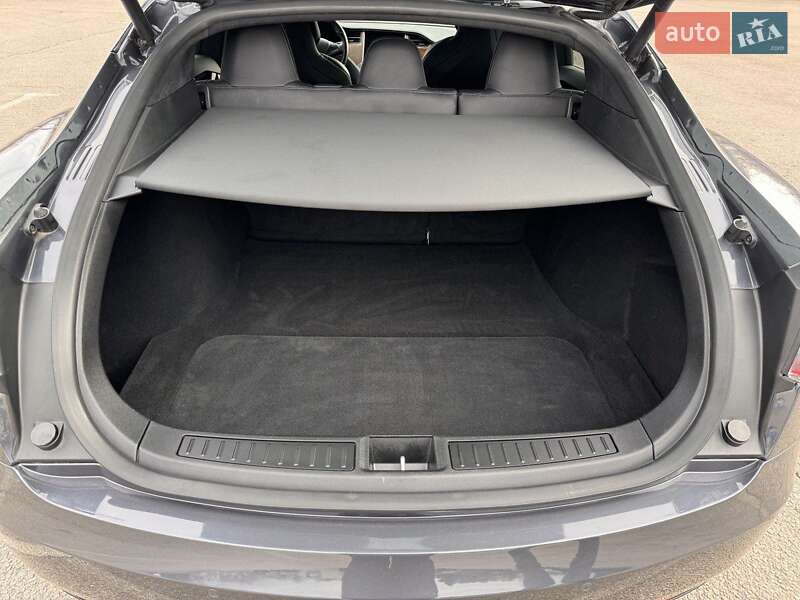 Лифтбек Tesla Model S 2018 в Днепре