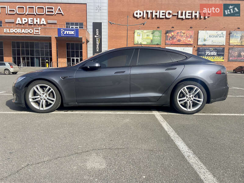 Ліфтбек Tesla Model S 2015 в Броварах