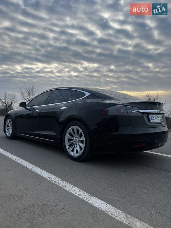 Ліфтбек Tesla Model S 2016 в Кривому Розі