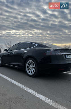 Лифтбек Tesla Model S 2016 в 