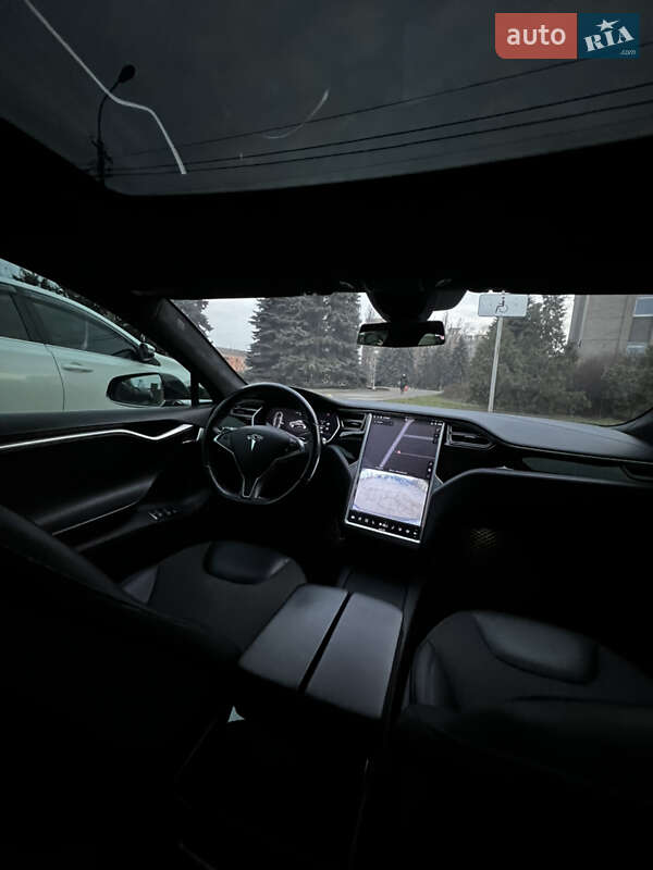 Ліфтбек Tesla Model S 2016 в Кривому Розі