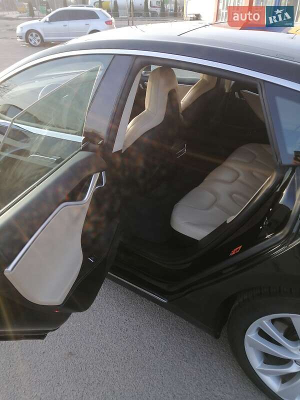 Лифтбек Tesla Model S 2015 в Житомире