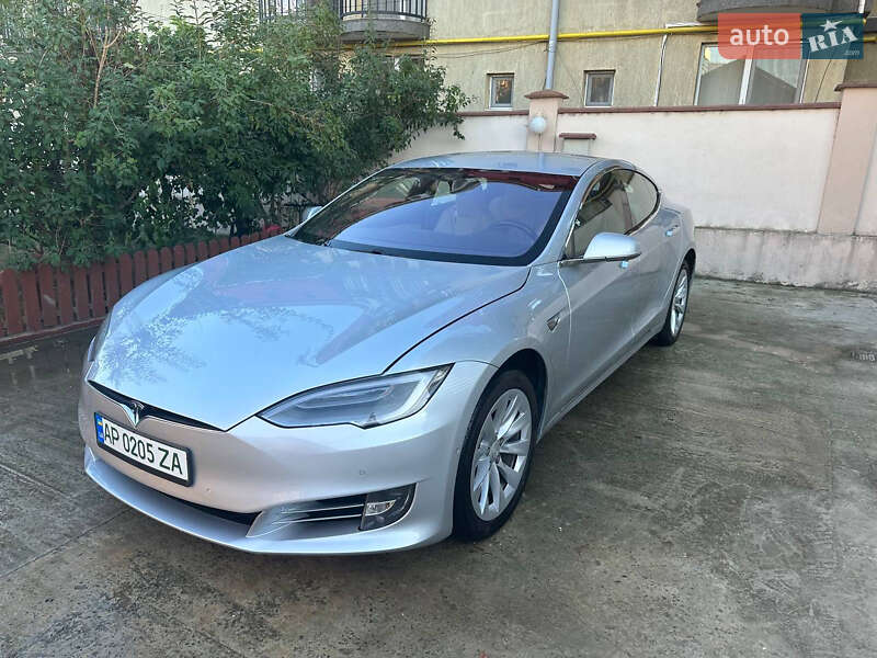 Лифтбек Tesla Model S 2016 в Запорожье