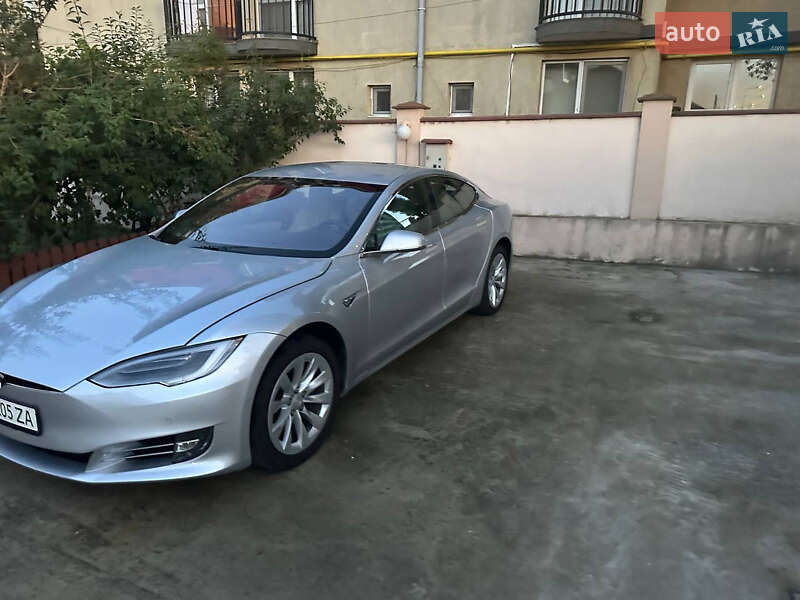 Лифтбек Tesla Model S 2016 в Запорожье