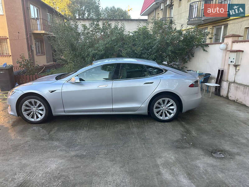 Лифтбек Tesla Model S 2016 в Запорожье