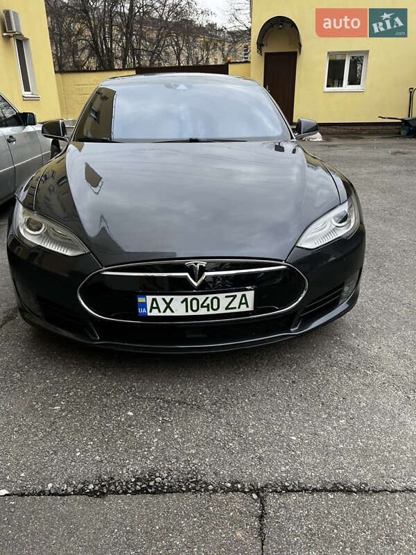 Ліфтбек Tesla Model S 2015 в Харкові