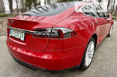 Лифтбек Tesla Model S 2015 в Киеве