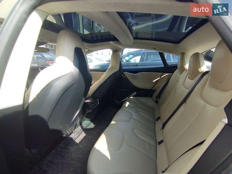 Лифтбек Tesla Model S 2015 в Черкассах