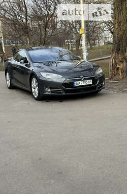 Ліфтбек Tesla Model S 2015 в Києві