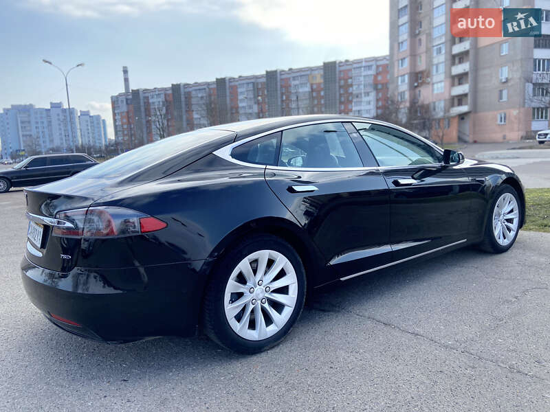 Лифтбек Tesla Model S 2018 в Черкассах