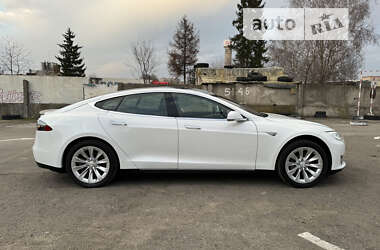 Ліфтбек Tesla Model S 2013 в Дубні