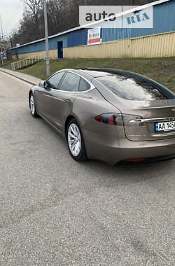 Лифтбек Tesla Model S 2016 в Киеве