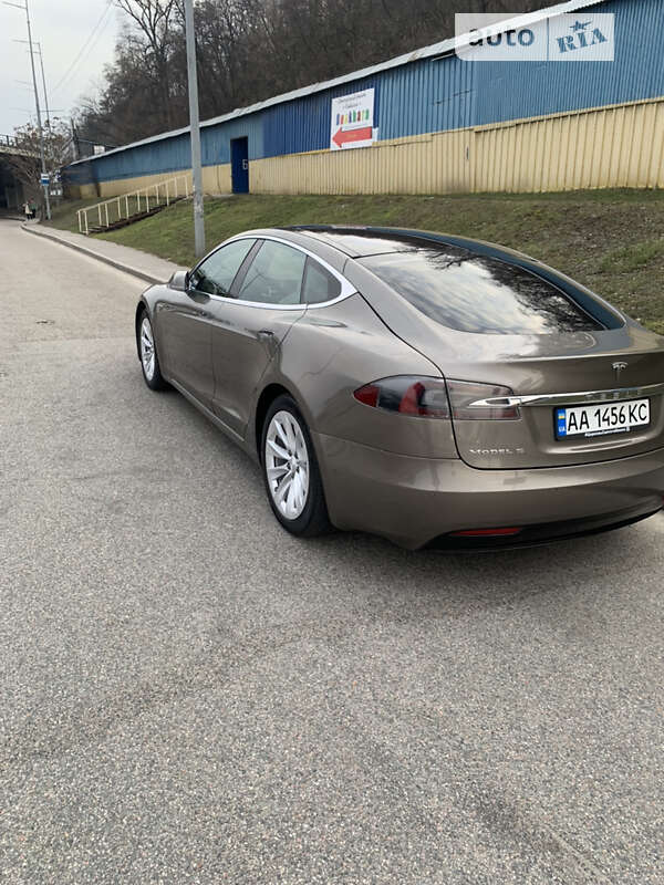 Лифтбек Tesla Model S 2016 в Киеве