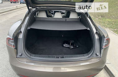Лифтбек Tesla Model S 2016 в Киеве
