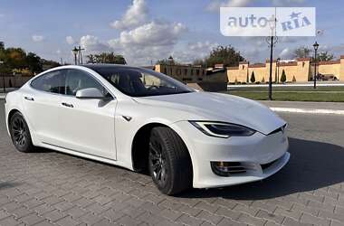Ліфтбек Tesla Model S 2017 в Ізмаїлі