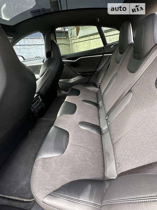 Лифтбек Tesla Model S 2017 в Киеве