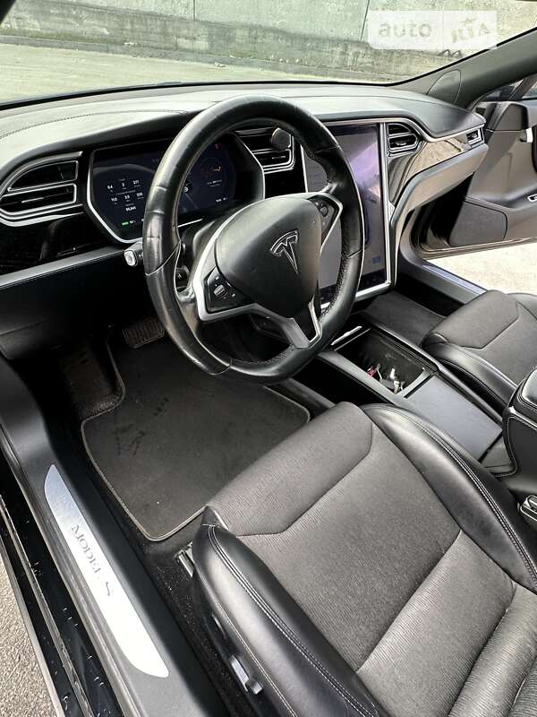 Лифтбек Tesla Model S 2017 в Киеве