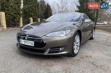 Ліфтбек Tesla Model S 2015 в Полтаві