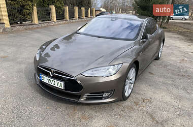 Ліфтбек Tesla Model S 2015 в Полтаві