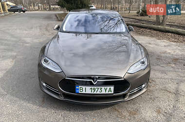 Лифтбек Tesla Model S 2015 в Полтаве