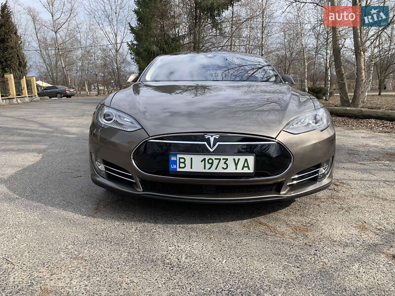 Ліфтбек Tesla Model S 2015 в Полтаві