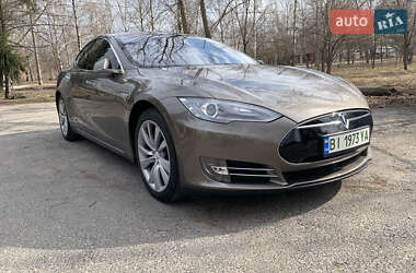Ліфтбек Tesla Model S 2015 в Полтаві