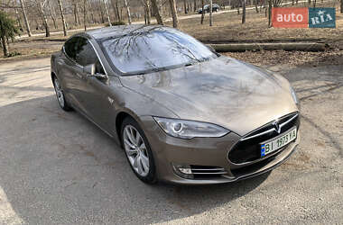 Лифтбек Tesla Model S 2015 в Полтаве