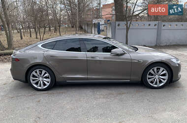 Ліфтбек Tesla Model S 2015 в Полтаві